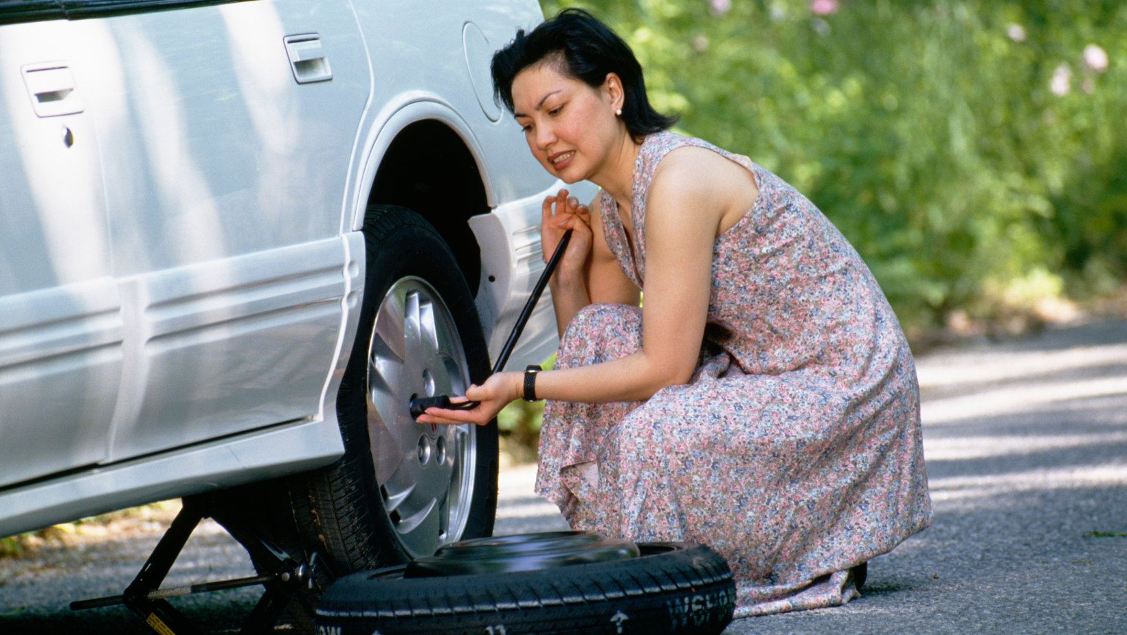 how to change a flat tire